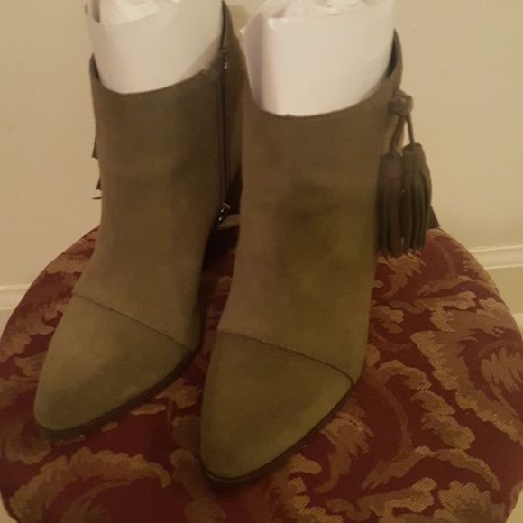 Boots - Picture 2 of 3
